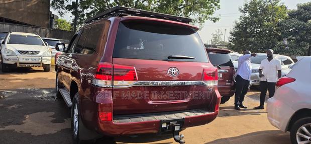 Toyota Land Cruiser 2020 Red