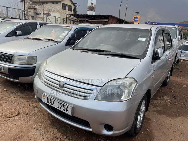 Toyota Raum 2004 Silver