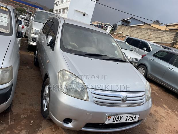 Toyota Raum 2004 Silver