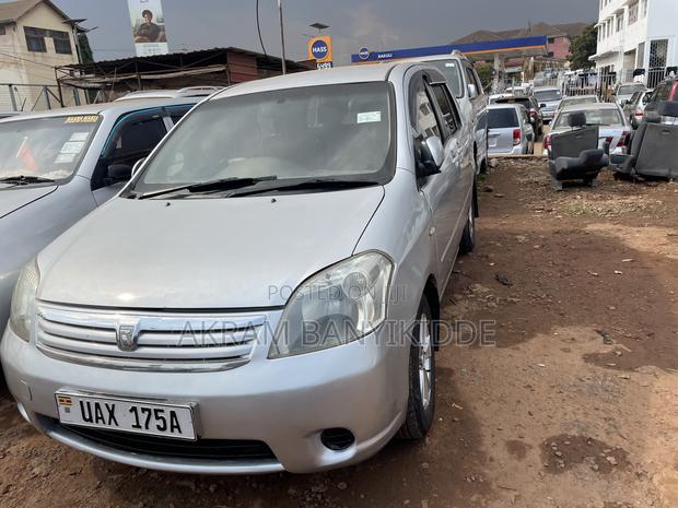 Toyota Raum 2004 Silver