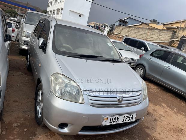 Toyota Raum 2004 Silver