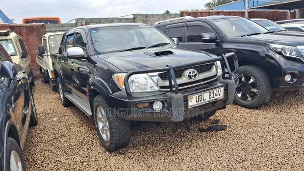 Toyota Hilux 2010 Black