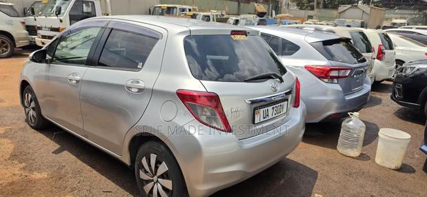 Toyota Vitz 2016 Silver