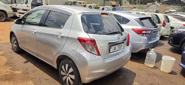 Toyota Vitz 2016 Silver