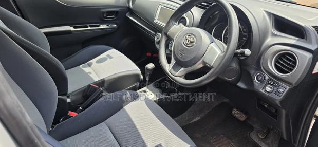 Toyota Vitz 2016 Silver