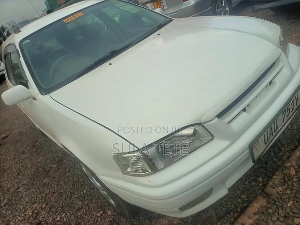 Toyota Caldina 2000 White