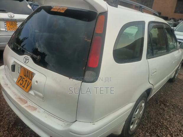 Toyota Caldina 2000 White