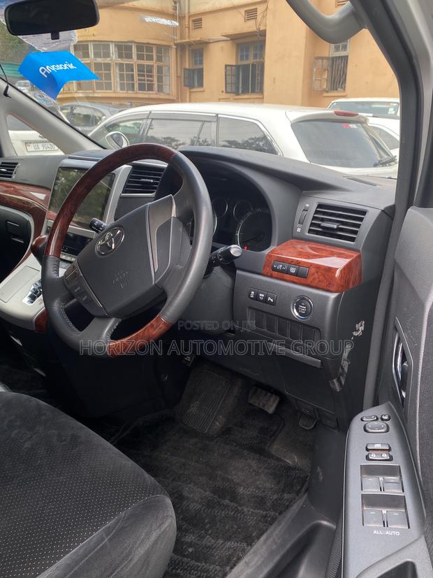 Toyota Alphard 2.4 Petrol FWD 2013 Off white