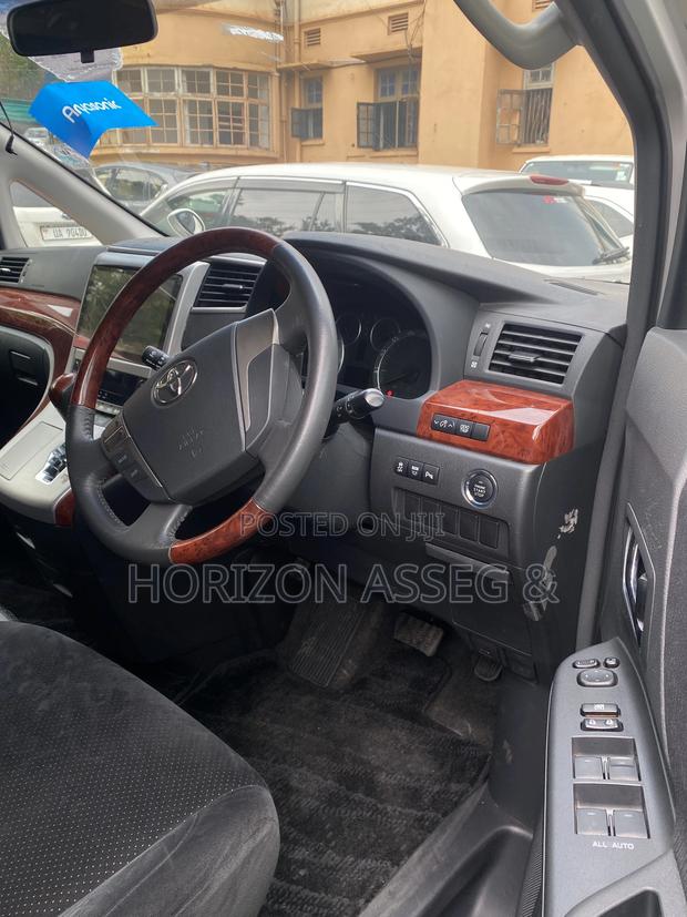 Toyota Alphard 2.4 Petrol FWD 2013 Off white