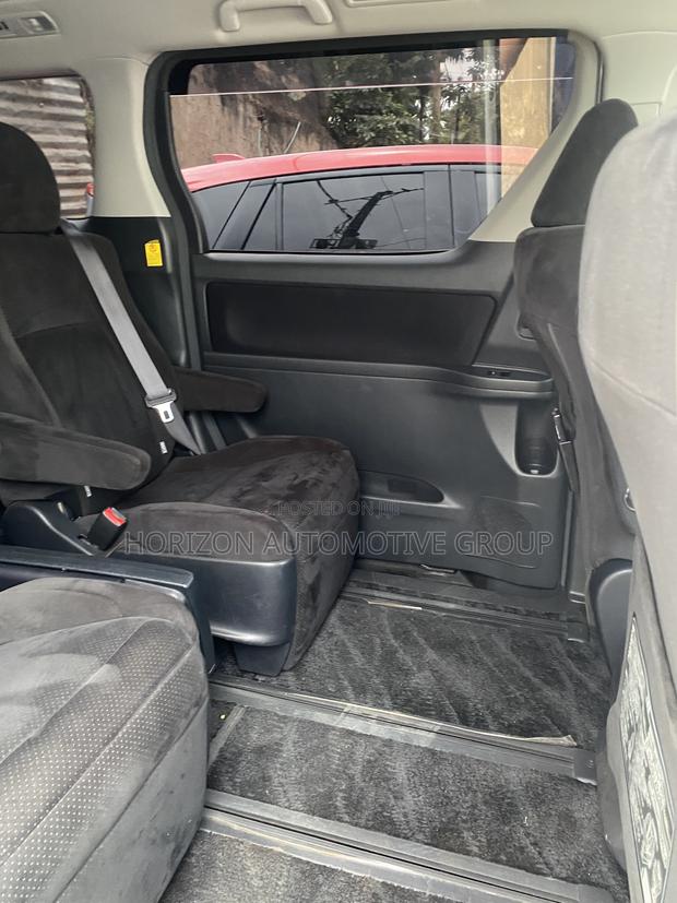 Toyota Alphard 2.4 Petrol FWD 2013 Off white