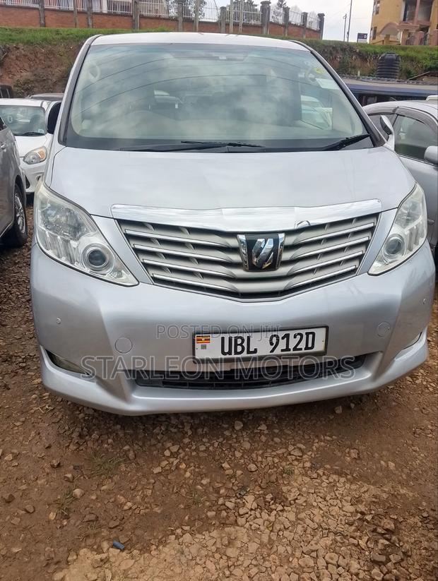 Toyota Alphard 2010 Silver