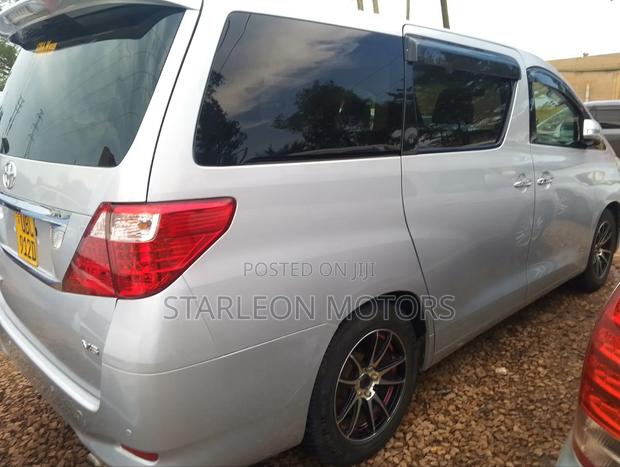 Toyota Alphard 2010 Silver