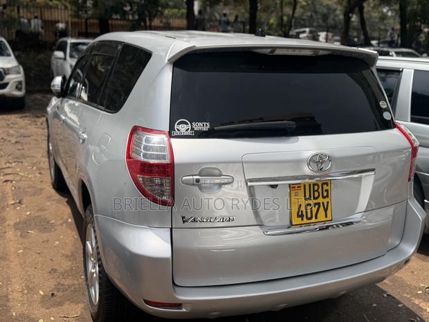 Toyota RAV4 2010 Silver