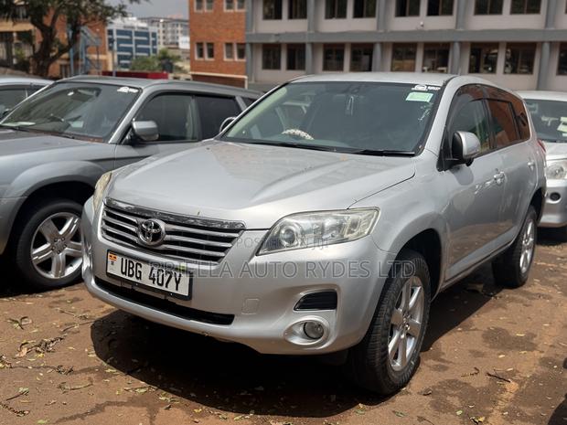 Toyota RAV4 2010 Silver