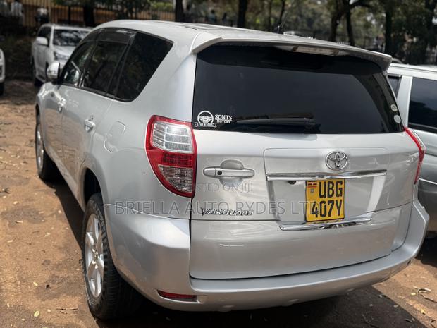Toyota RAV4 2010 Silver