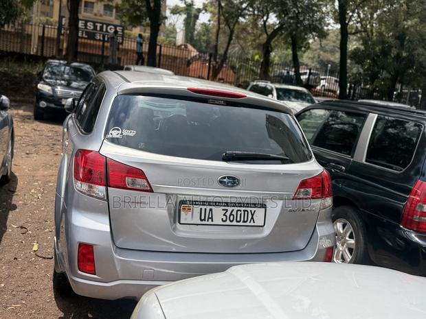 Subaru Legacy 2011 Silver
