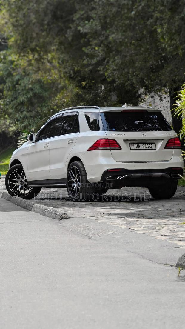 Mercedes-Benz GLE-Class 2017 Off white