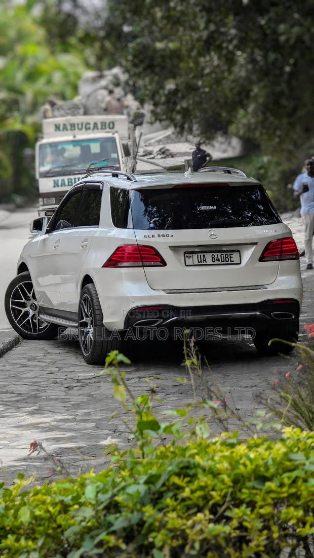 Mercedes-Benz GLE-Class 2017 Off white