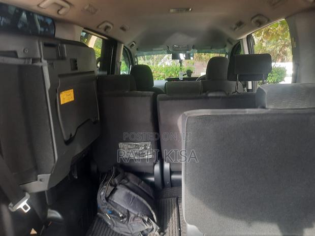 Toyota Noah 2.0 143hp AWD (8 Seater) 2011 Silver