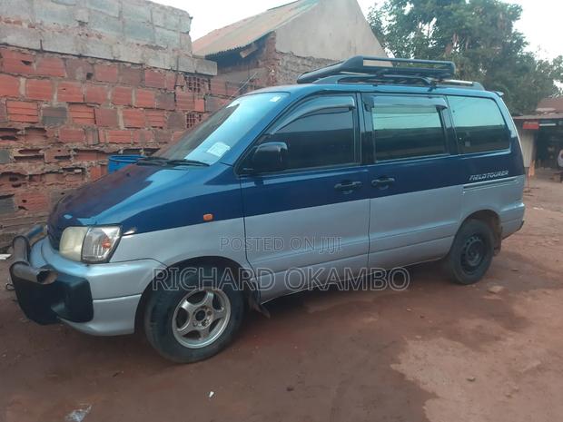 Toyota Noah 2001 Blue
