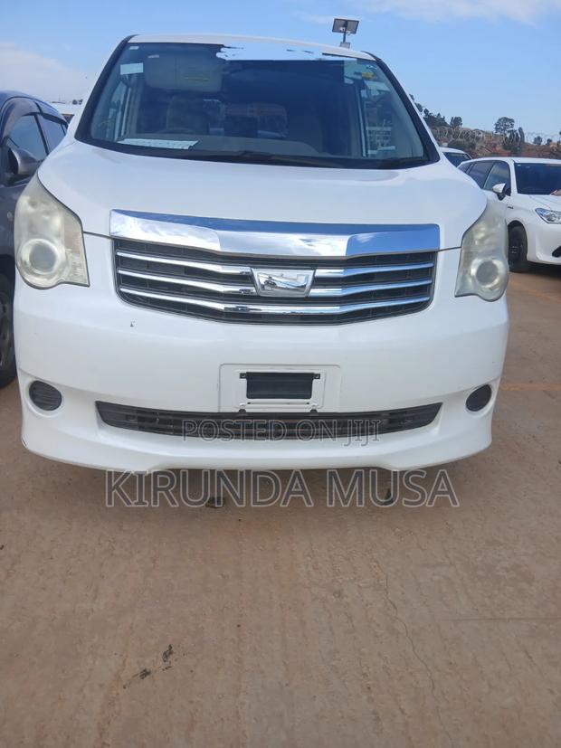 Toyota Noah 2013 White