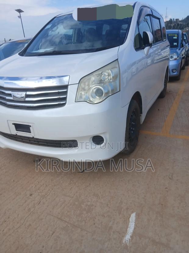 Toyota Noah 2013 White
