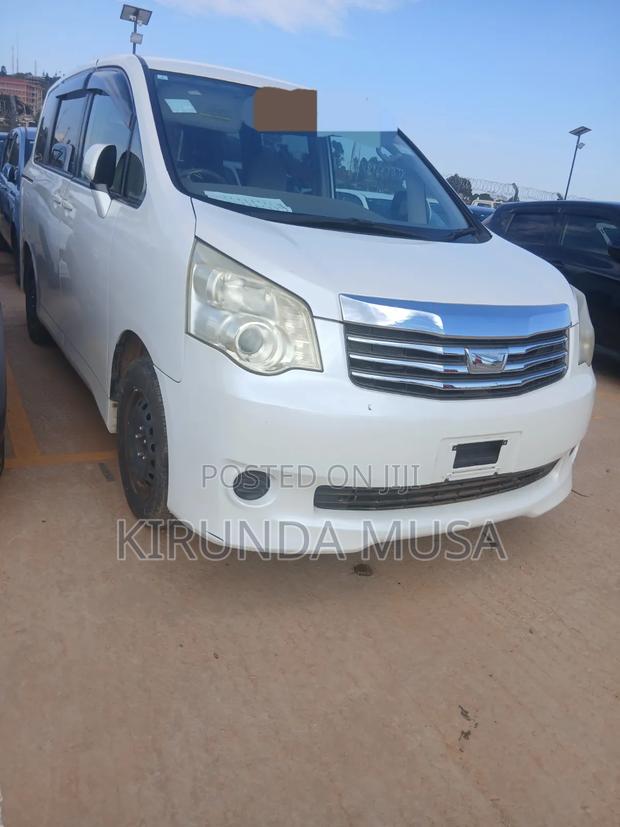 Toyota Noah 2013 White