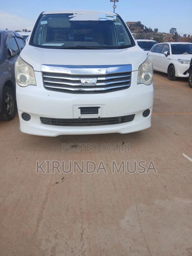 Toyota Noah 2013 White