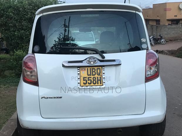 Toyota Ractis 2010 White