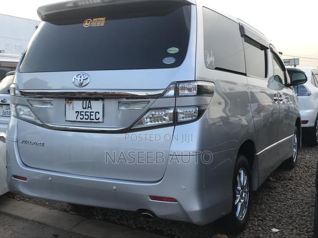 Toyota Vellfire 2010 Silver