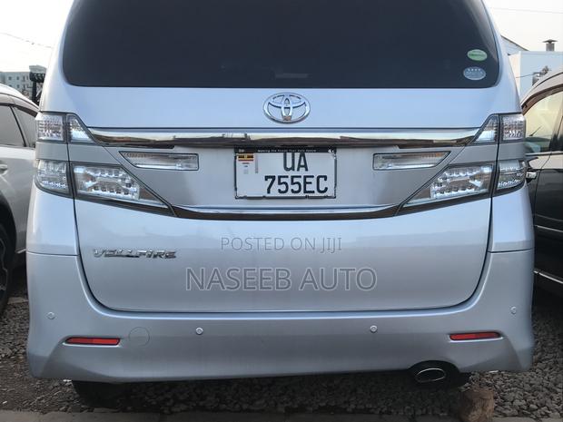 Toyota Vellfire 2010 Silver