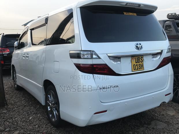 Toyota Vellfire 2011 White