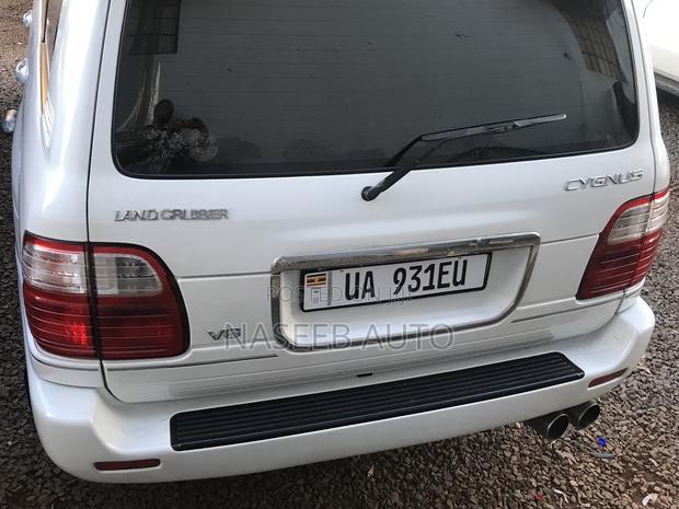 Toyota Land Cruiser Cygnus 4.7 2006 Silver