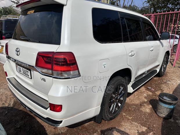 Toyota Land Cruiser Prado 2016 White