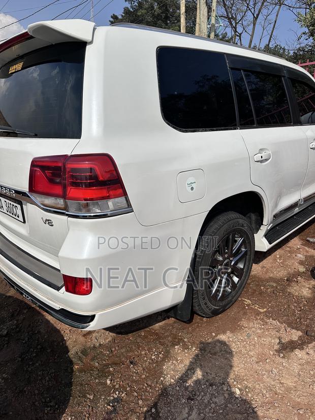 Toyota Land Cruiser Prado 2016 White