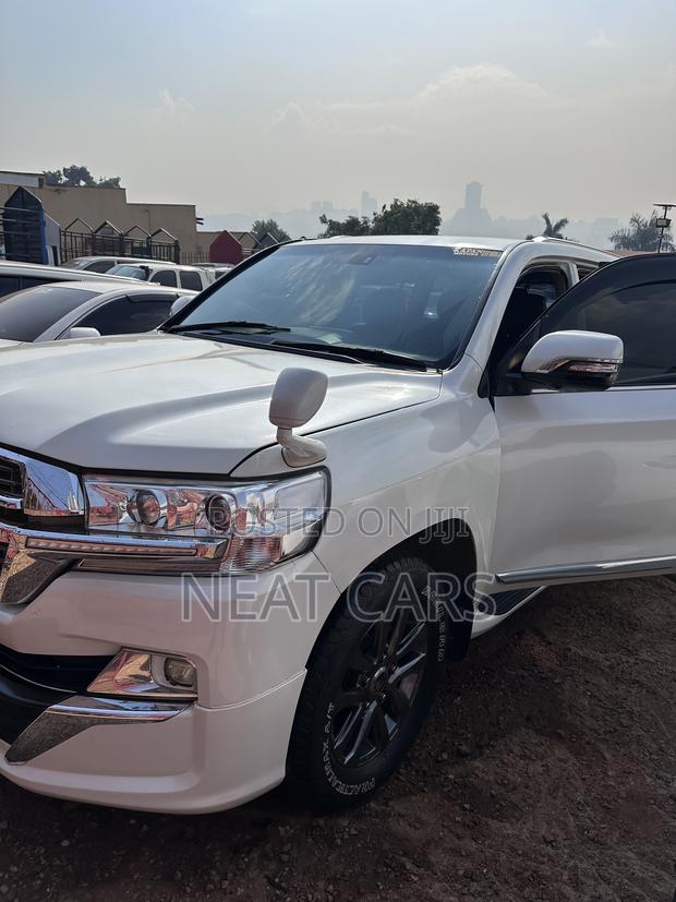 Toyota Land Cruiser Prado 2016 White