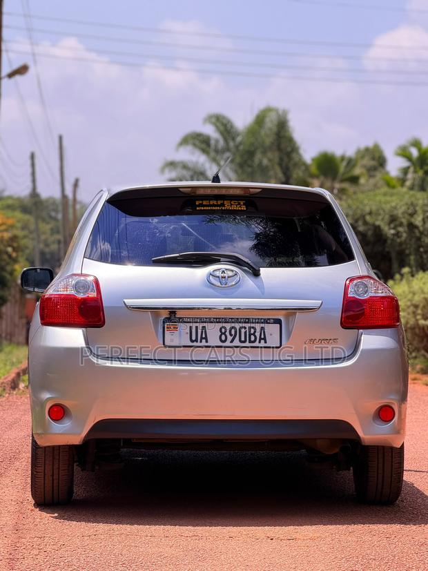 Toyota Auris 2011 Silver