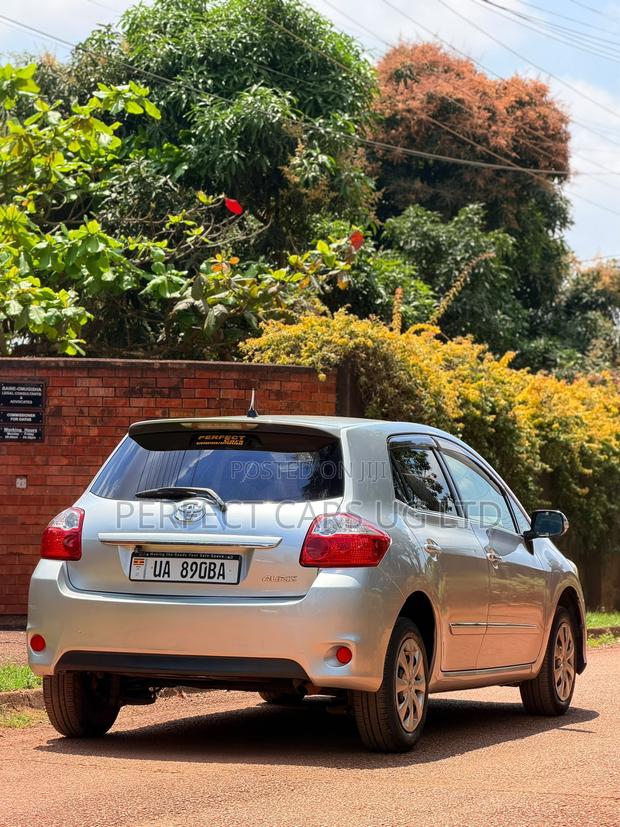 Toyota Auris 2011 Silver