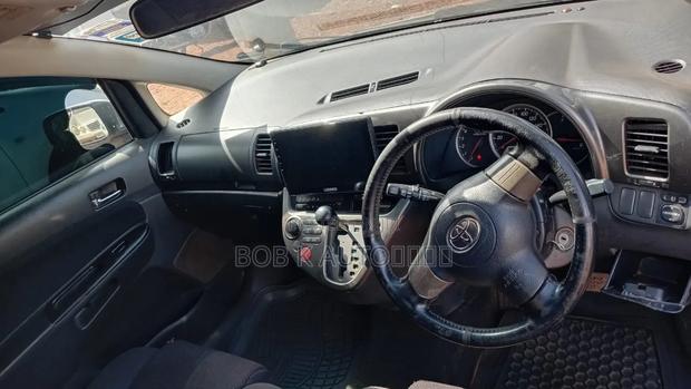 Toyota Wish 2004 Silver