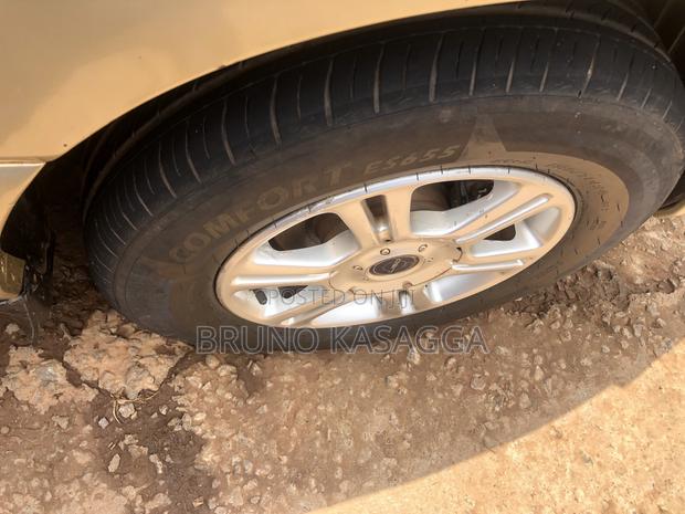 Toyota Ipsum 2000 Gold