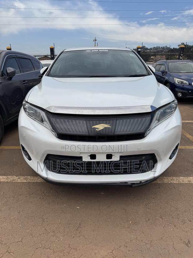 Toyota Harrier 2.0 2016 White