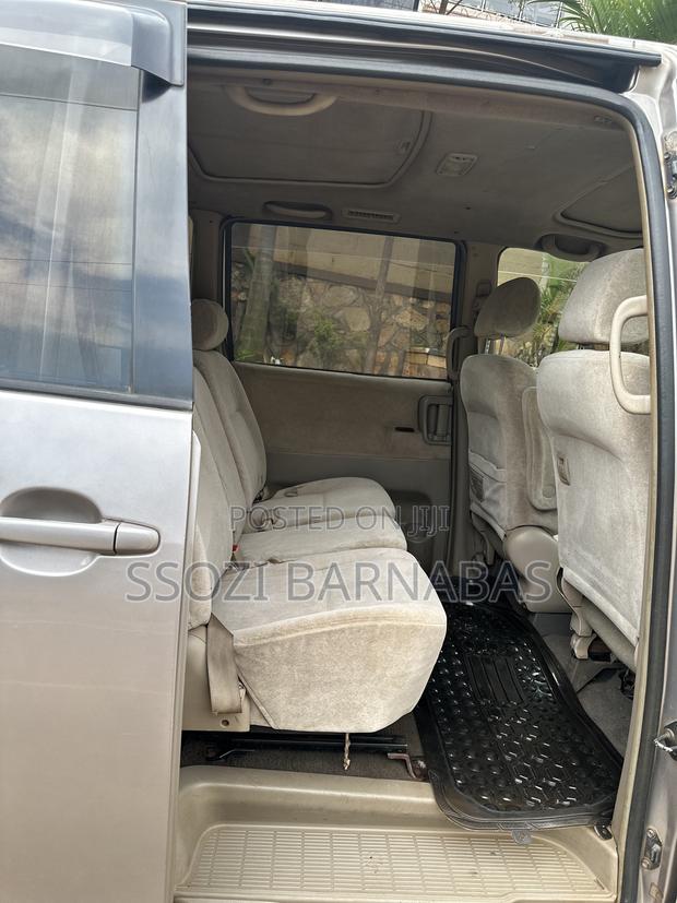 Toyota Noah 2003 Silver