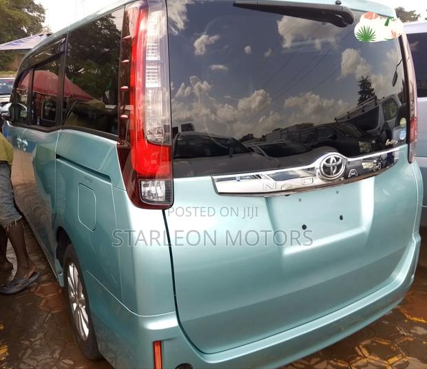Toyota Noah 2015 Green
