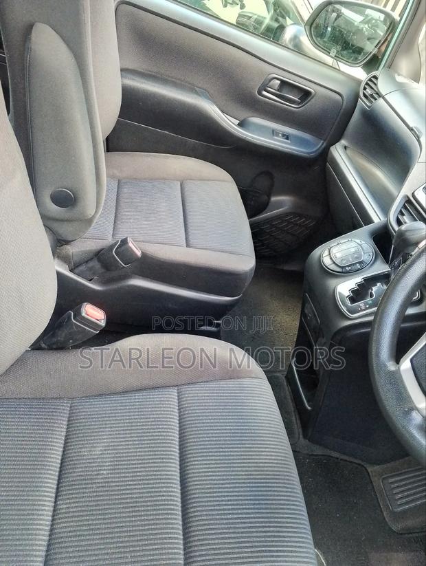 Toyota Noah 2015 Green