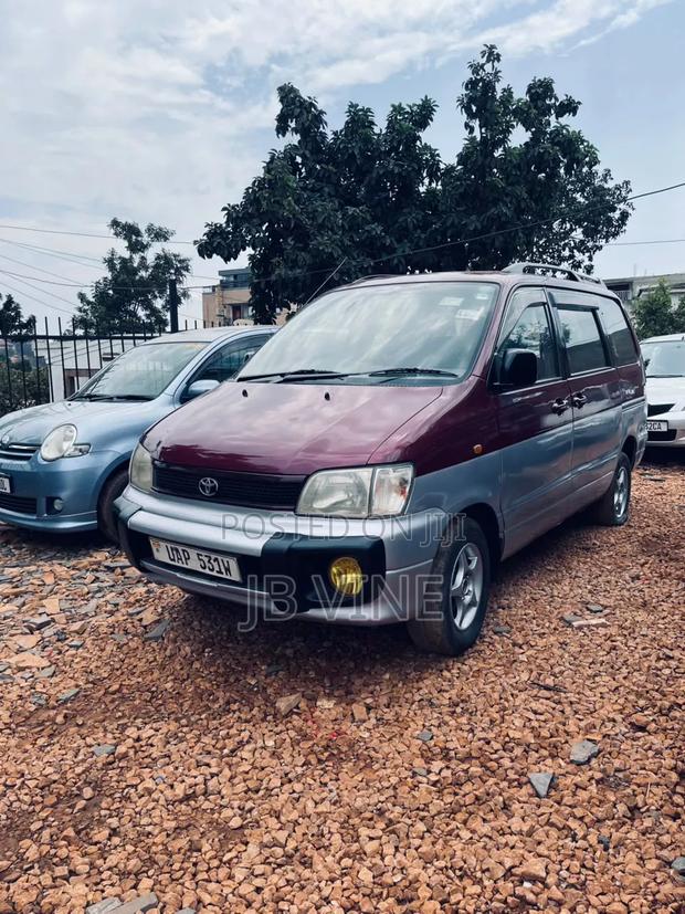 Toyota Noah 2001 Red
