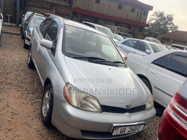 Toyota Platz 2003 Silver