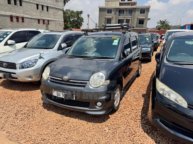 Toyota Sienta 2010 Black