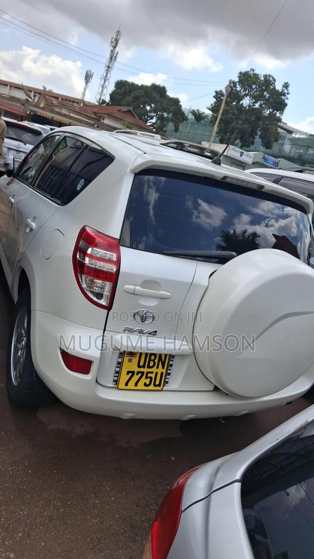 Toyota RAV4 2011 White