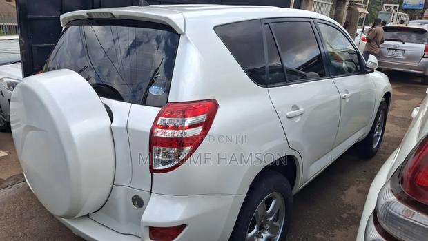 Toyota RAV4 2011 White