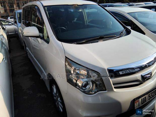 Toyota Noah 2012 White